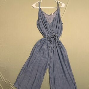 Elegant Blue Jumpsuit with Wrap V-Neck and Tie Waist